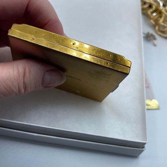 Vintage brass makeup compact by Cara Nome , Langlor’s Inc. - Picture 4 of 10